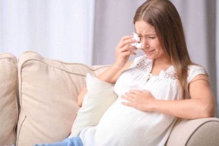 تصویر شماره گریه مادر چه تاثیراتی بر جنین دارد؟