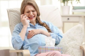 گریه مادر چه تاثیراتی بر جنین دارد؟