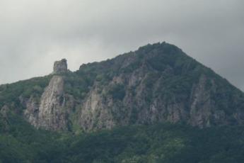 کوه اسپیناس کجاست؟