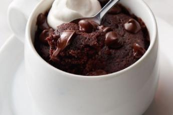 کیک فنجانی سه دقیقه ای