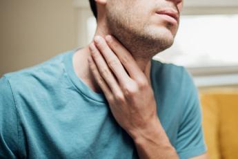 خارش و قلقلک گلو