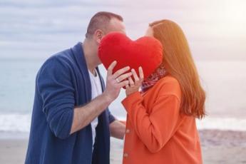 بوسیدن همسر در مقابل فرزندان