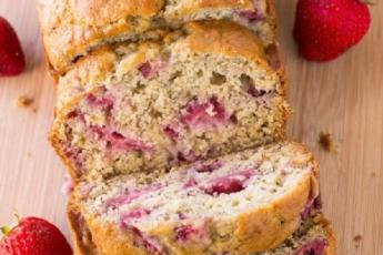 طرز تهیه کیک توت فرنگی