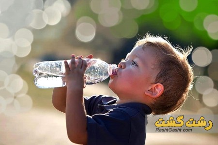 تصویر شماره نوشیدن آب برای کودکان