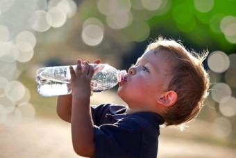 نوشیدن آب برای کودکان
