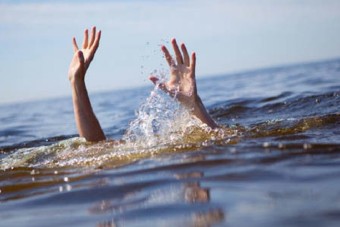 غرق شدن یک خانم در دریای خزر