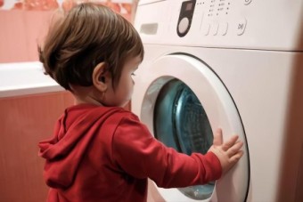 نحوه باز و بسته کردن قفل کودک ماشین لباسشویی